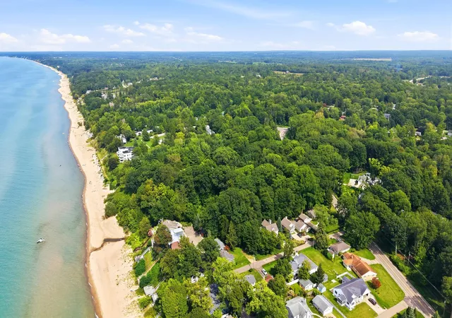 Photo 3 of Single family home for sale at 83 Pershing Ave, South Haven, MI 49090 | MLS# 71026047924 | Listing updated on 2026-09-16