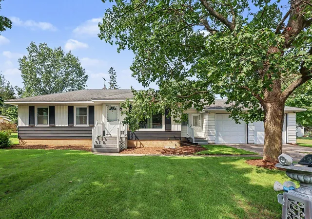 Photo 2 of Single family home for sale at 2429 Linda Ave Se, Grand Rapids, MI 49546 | MLS# 71026047921 | Listing updated on 2026-09-18