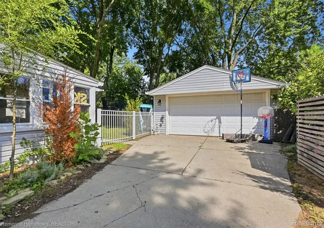Photo 2 of Single family home for sale at 260 Burroughs St, Plymouth, MI 48170 | MLS# 20261072791 | Listing updated on 2026-09-12