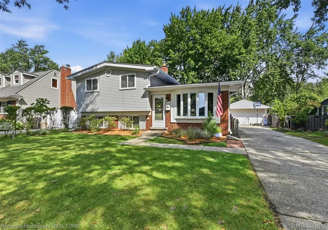 Photo 3 of Single family home for sale at 260 Burroughs St, Plymouth, MI 48170 | MLS# 20261072791 | Listing updated on 2026-09-12