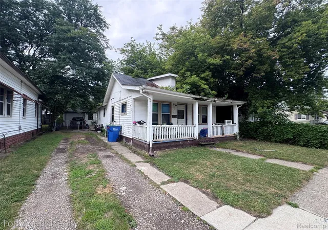 Single family home for sale at 7512 Dodge Ave, Warren, MI 48091 | MLS# 20261072790