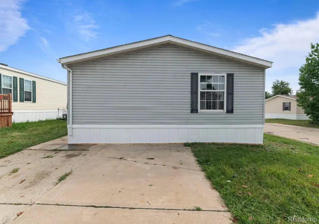 Photo 2 of Single family home for sale at 15828 Croatia Dr, Clinton Township, MI 48038 | MLS# 20261072795 | Listing updated on 2026-09-11