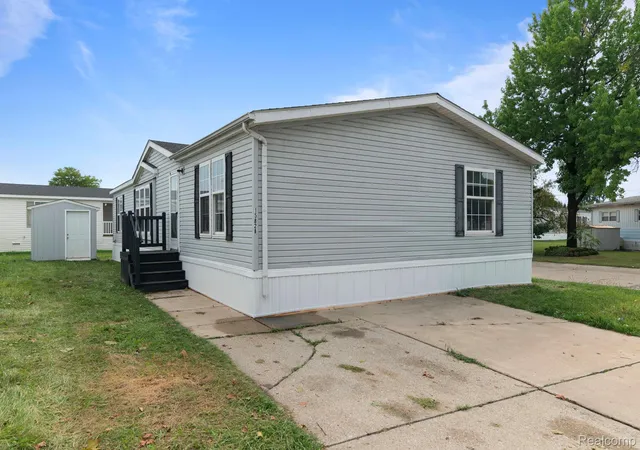 Photo 3 of Single family home for sale at 15828 Croatia Dr, Clinton Township, MI 48038 | MLS# 20261072795 | Listing updated on 2026-09-11