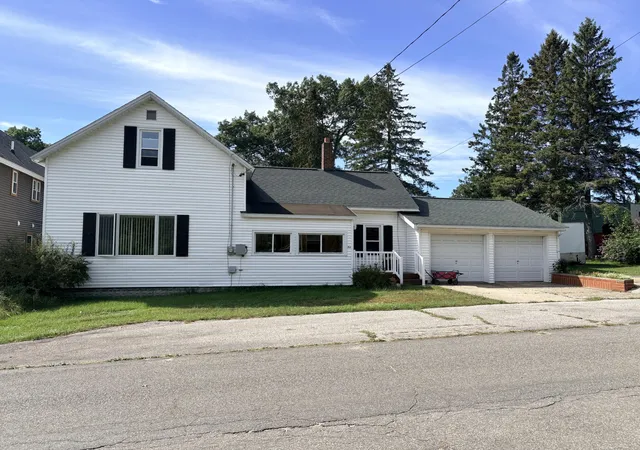 Photo 1 of Single family home for sale at 10 Bridge St, Manistee, MI 49660 | MLS# 67026047932 | Listing updated on 2026-09-09