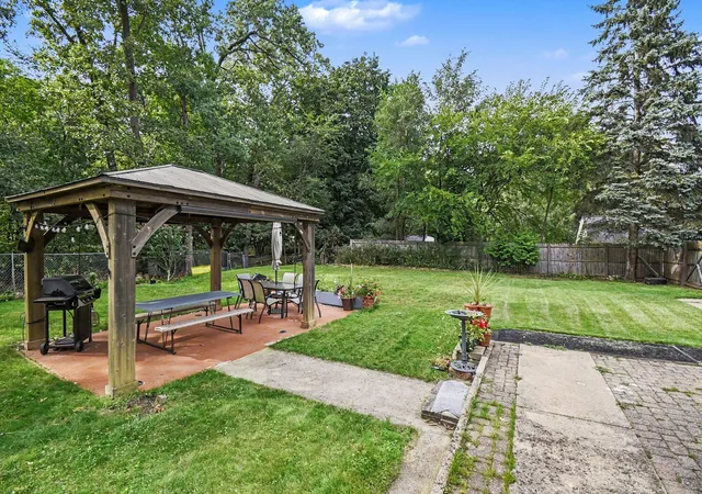 Photo 3 of Single family home for sale at 3895 Burlingame Ave SW, Wyoming, MI 49509 | MLS# 65026047936 | Listing updated on 2026-09-15