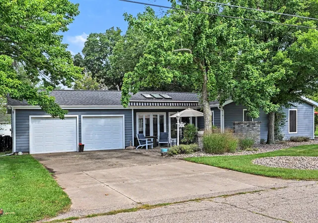 Photo 3 of Single family home for sale at 102 N Chicago St, New Buffalo, MI 49117 | MLS# 69026047940 | Listing updated on 2026-09-10