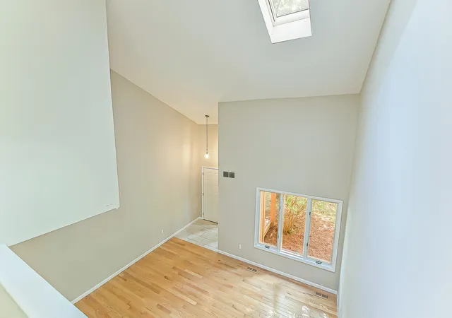 Photo 4 of Single family home for sale at 1044 Sunset Rd, Ann Arbor, MI 48103 | MLS# 81026047948 | Listing updated on 2026-09-11