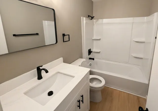 Listing Photo 5 - Condo for sale in building located at 2165 Clyde Park Ave SW, Wyoming, MI 49509