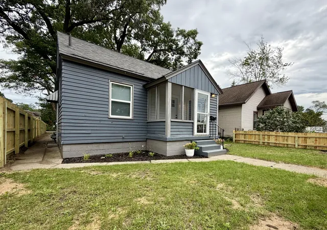 Photo 2 of Single family home for sale at 1782 Wood St, Muskegon, MI 49442 | MLS# 65026047954 | Listing updated on 2026-09-17