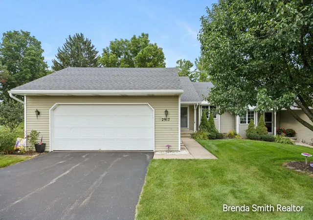 Listing Photo 2 - Condo for sale in building located at 2917 Parkside Dr, Jenison, MI 49428