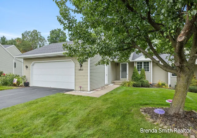 Listing Photo 3 - Condo for sale in building located at 2917 Parkside Dr, Jenison, MI 49428
