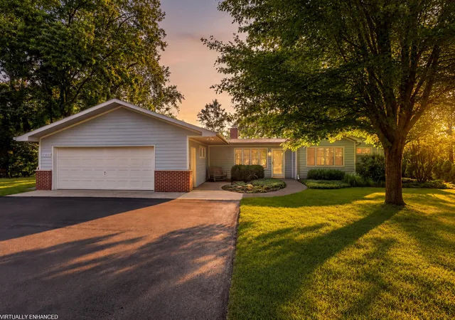 Photo 3 of Single family home for sale at 2500 Roncy Rd, Benton Harbor, MI 49022 | MLS# 69026047958 | Listing updated on 2026-09-11