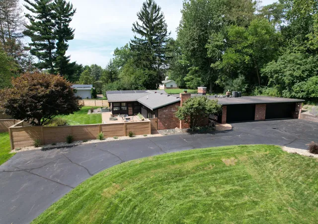 Photo 1 of Single family home for sale at 3520 Stonewall Rd, Jackson, MI 49203 | MLS# 55026047956 | Listing updated on 2026-09-17