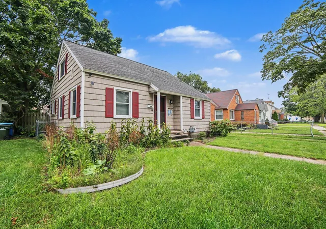Photo 3 of Single family home for sale at 2240 Miner Ave, Muskegon, MI 49441 | MLS# 71026047960 | Listing updated on 2026-09-10