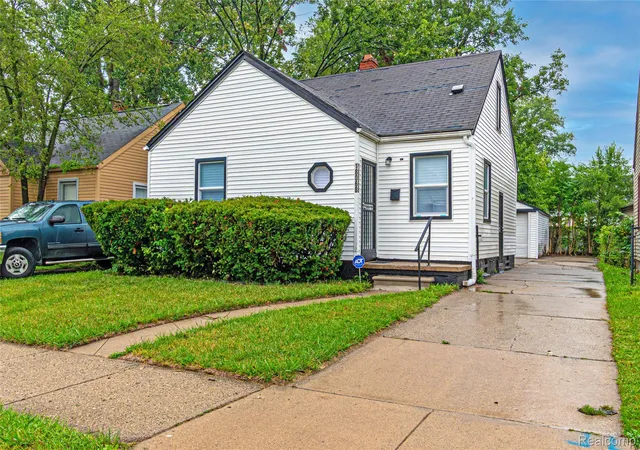 Photo 2 of Single family home for sale at 18068 Asbury Park, Detroit, MI 48235 | MLS# 20261072833 | Listing updated on 2026-10-19