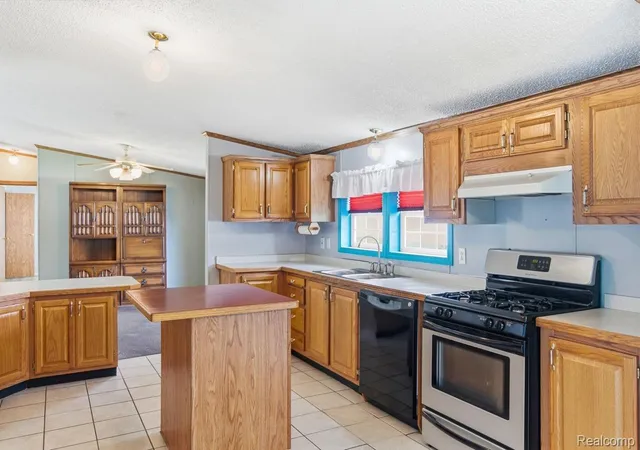 Photo 4 of Single family home for sale at 2201 Dutcher St, Flint, MI 48532 | MLS# 20261072834 | Listing updated on 2026-09-13