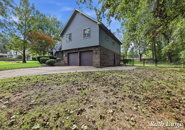Photo 2 of Single family home for sale at 247 Trickovic Ln, Battle Creek, MI 49014 | MLS# 65026047966 | Listing updated on 2026-09-10