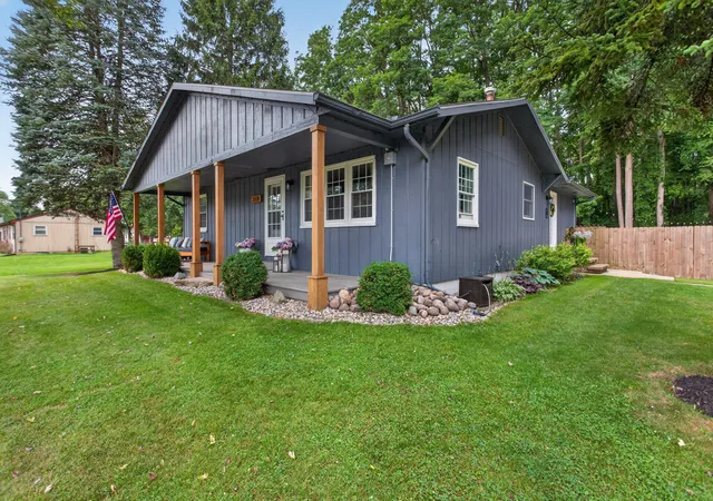 Photo 1 of Single family home for sale at 118 Mccuen Dr, Jackson, MI 49203 | MLS# 55026047969 | Listing updated on 2026-09-13