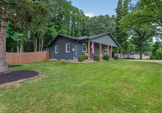 Photo 2 of Single family home for sale at 118 Mccuen Dr, Jackson, MI 49203 | MLS# 55026047969 | Listing updated on 2026-09-13