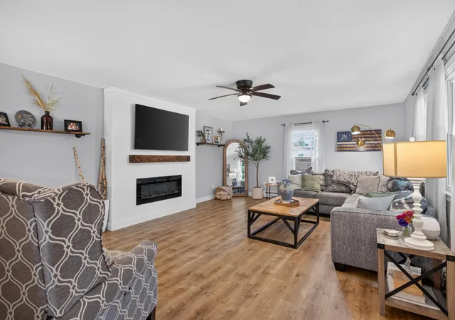 Photo 3 of Single family home for sale at 118 Mccuen Dr, Jackson, MI 49203 | MLS# 55026047969 | Listing updated on 2026-09-13