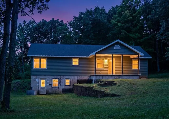 Photo 2 of Single family home for sale at 6551 Ann Arbor Rd, Jackson, MI 49201 | MLS# 81026047972 | Listing updated on 2026-09-10