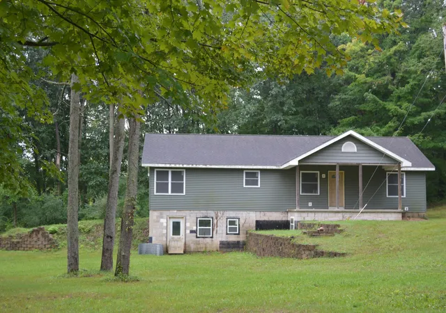 Photo 3 of Single family home for sale at 6551 Ann Arbor Rd, Jackson, MI 49201 | MLS# 81026047972 | Listing updated on 2026-09-10