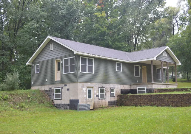 Photo 3 of Single family home for sale at 6551 Ann Arbor Rd, Jackson, MI 49201 | MLS# 81026047972 | Listing updated on 2026-09-10