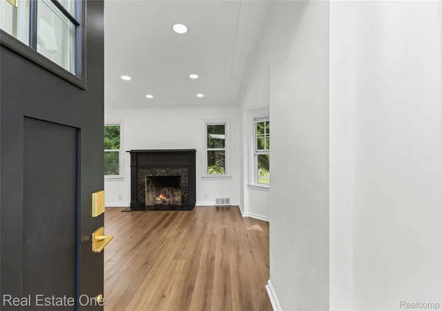 Photo 2 of Single family home for sale at 24713 Lois Ln, Southfield, MI 48075 | MLS# 20261072836 | Listing updated on 2026-09-11