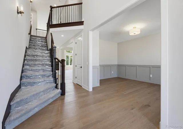Photo 3 of Single family home for sale at 913 Kimberly Ct, Troy, MI 48098 | MLS# 20261072845 | Listing updated on 2026-09-15