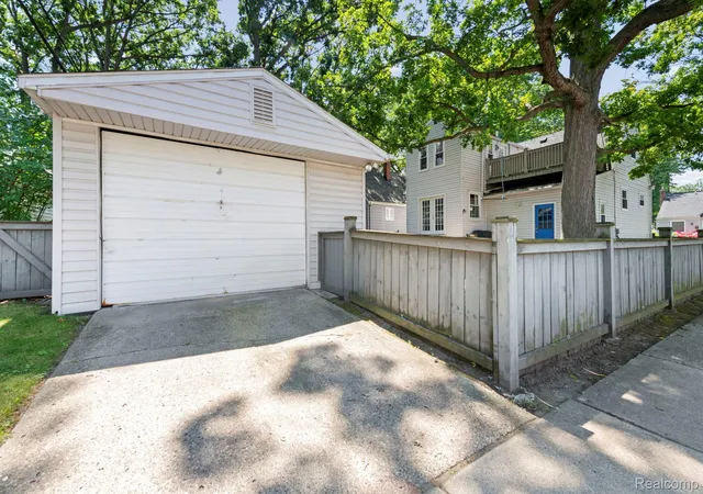 Photo 4 of Single family home for sale at 1103 Hoffman Ave, Royal Oak, MI 48067 | MLS# 20261072851 | Listing updated on 2026-09-11