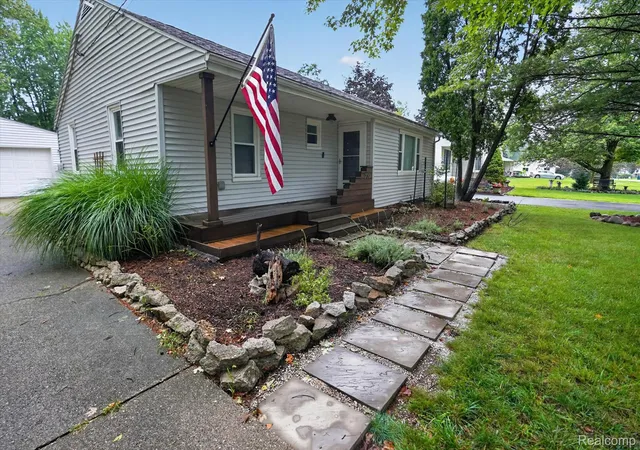 Photo 1 of Single family home for sale at 2130 Luwanna Dr, Lansing, MI 48910 | MLS# 20261072853 | Listing updated on 2026-09-21