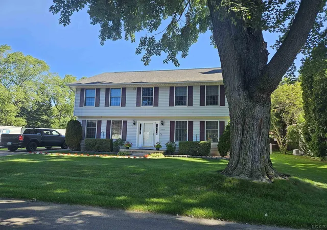 Photo 2 of Single family home for sale at 2825 5th Street, Monroe, MI 48162 | MLS# 56050221305 | Listing updated on 2026-09-17