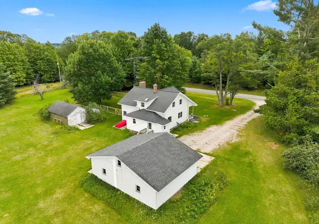 Photo 4 of Single family home for sale at 3433 E 46 Road, Cadillac, MI 49601 | MLS# 78080073375 | Listing updated on 2026-09-12