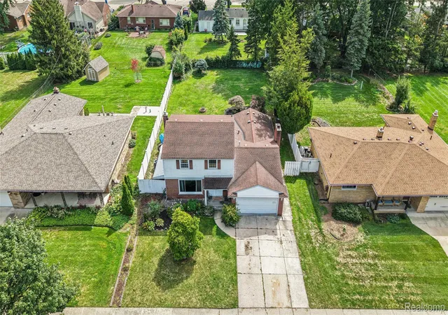Photo 2 of Single family home for sale at 11076 La Chene Dr, Warren, MI 48093 | MLS# 20261072859 | Listing updated on 2026-09-14
