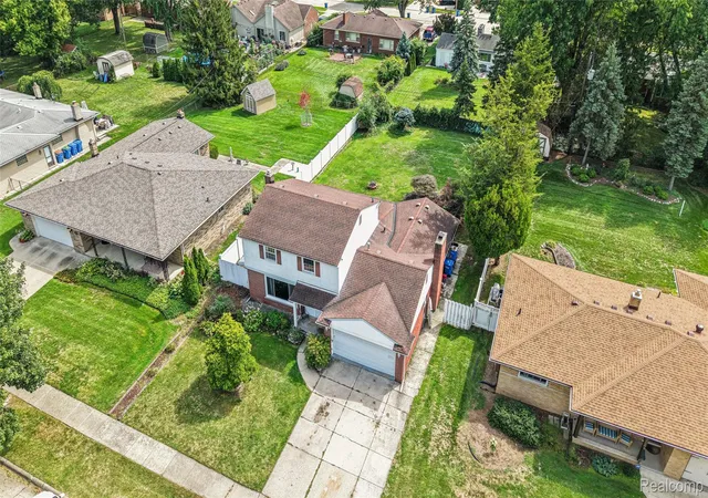 Photo 3 of Single family home for sale at 11076 La Chene Dr, Warren, MI 48093 | MLS# 20261072859 | Listing updated on 2026-09-14