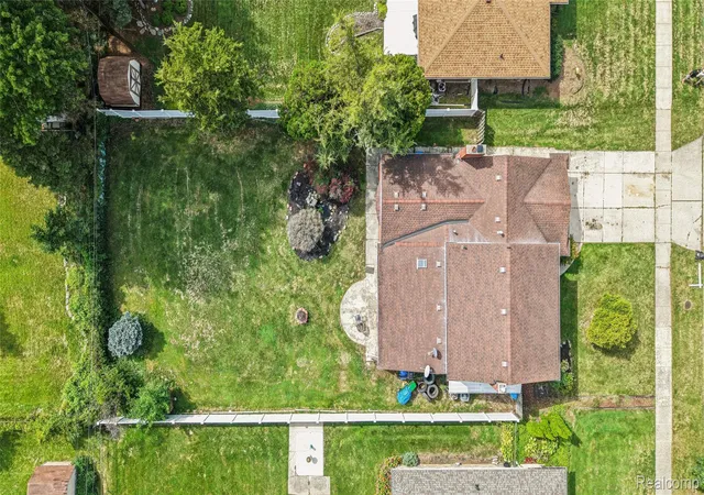 Photo 4 of Single family home for sale at 11076 La Chene Dr, Warren, MI 48093 | MLS# 20261072859 | Listing updated on 2026-09-14