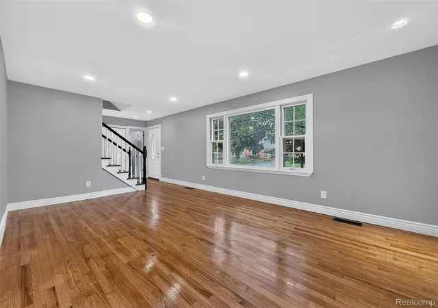 Photo 4 of Single family home for sale at 3103 Ferncliff Ave, Royal Oak, MI 48073 | MLS# 20261072863 | Listing updated on 2026-10-28