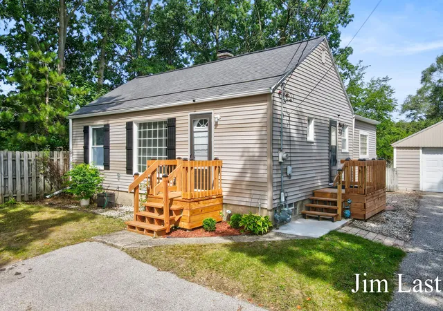 Photo 2 of Single family home for sale at 933 Barbara St Nw, Grand Rapids, MI 49544 | MLS# 65026047991 | Listing updated on 2026-09-17