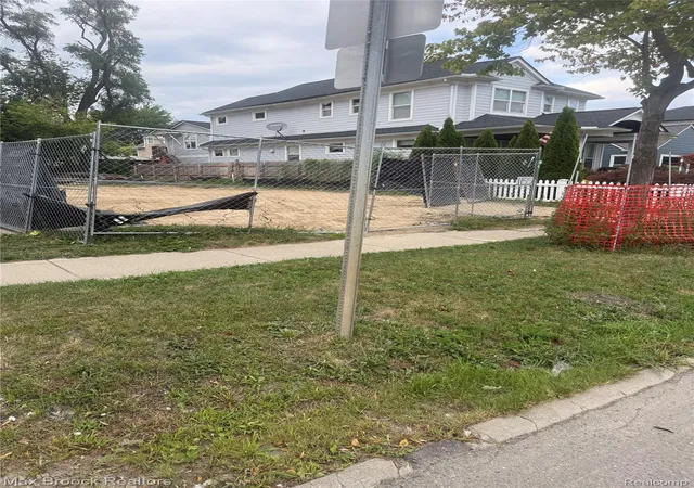 Photo 4 of Land for sale at 1155 E Lincoln St, Birmingham, MI 48009 | MLS# 20261072870 | Listing updated on 2026-09-10