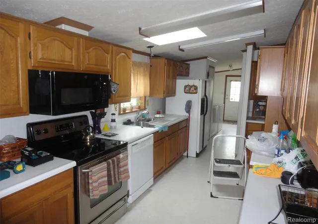 Photo 4 of Single family home for sale at 25182 Frontier Cir, Flat Rock, MI 48134 | MLS# 20261072871 | Listing updated on 2026-09-11