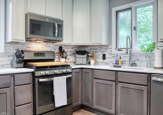 Photo 2 of Single family home for sale at 280 W Henderson Rd, Owosso, MI 48867 | MLS# 5050221311 | Listing updated on 2026-10-03