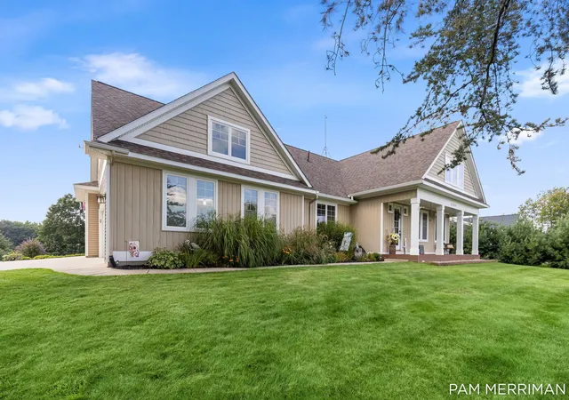 Photo 3 of Single family home for sale at 21899 Hilltop Cir, Stanwood, MI 49346 | MLS# 65026048008 | Listing updated on 2026-09-11