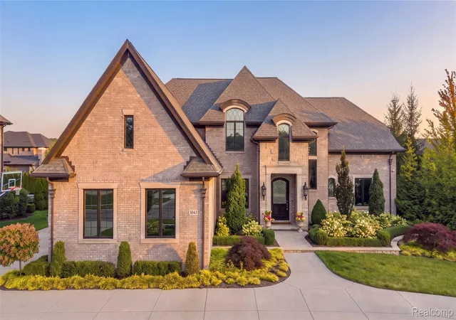 Photo 3 of Single family home for sale at 3845 Piccadilly Dr, Rochester Hills, MI 48309 | MLS# 20261072880 | Listing updated on 2026-09-15