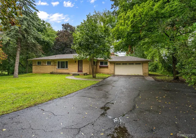 Photo 2 of Single family home for sale at 1175 South Blvd W, Troy, MI 48098 | MLS# 20261072881 | Listing updated on 2026-09-11