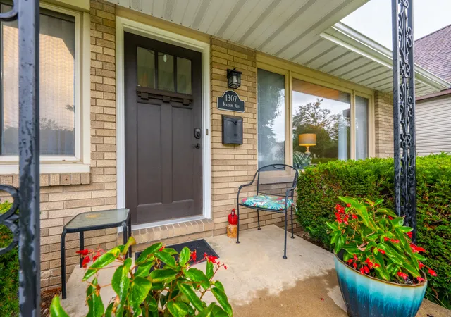Photo 3 of Single family home for sale at 1307 Marion Ave, Saint Joseph, MI 49085 | MLS# 69026048017 | Listing updated on 2026-09-14