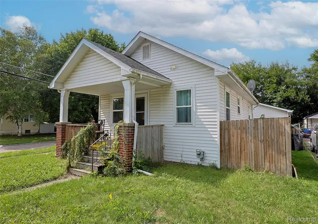 Photo 1 of Single family home for sale at 2301 Avon St, Saginaw, MI 48602 | MLS# 20261072889 | Listing updated on 2026-09-11