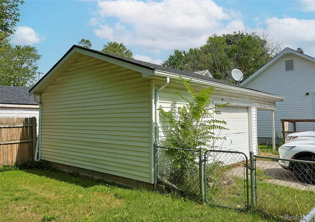Photo 2 of Single family home for sale at 2301 Avon St, Saginaw, MI 48602 | MLS# 20261072889 | Listing updated on 2026-09-11