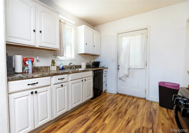 Photo 4 of Single family home for sale at 2301 Avon St, Saginaw, MI 48602 | MLS# 20261072889 | Listing updated on 2026-09-11