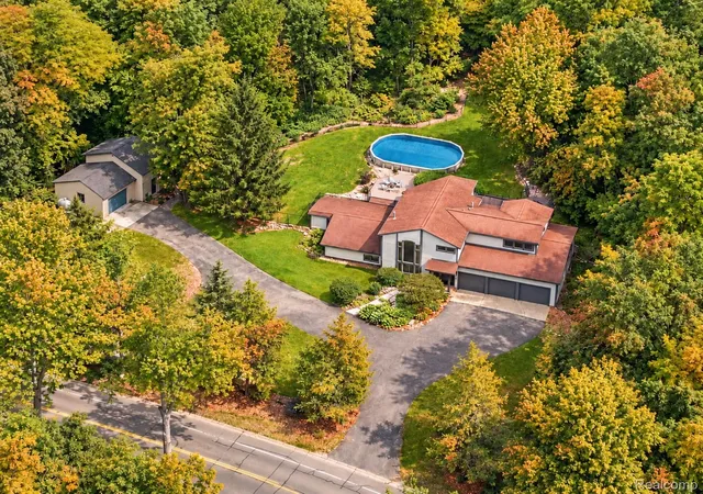 Photo 1 of Single family home for sale at 9319 Faussett Rd, Fenton, MI 48430 | MLS# 20261072891 | Listing updated on 2026-10-15