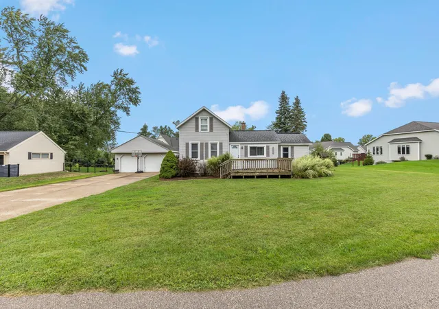 Photo 1 of Single family home for sale at 9915 Perry St, Zeeland, MI 49464 | MLS# 71026048021 | Listing updated on 2026-09-13